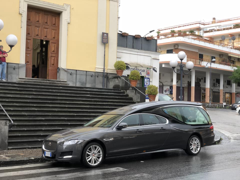 Camera ardente allestita da Gennaro Tammaro